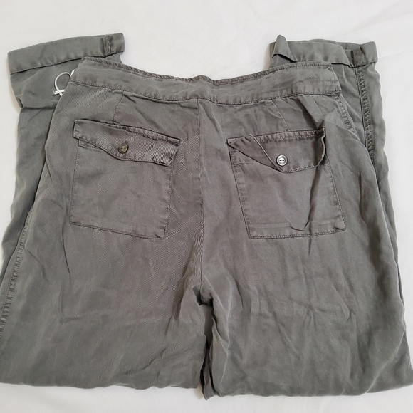 Young Fabulous & Broke Women's   New Sz. M Grey Pleated Front Tencel Pants - Picture 4 of 8